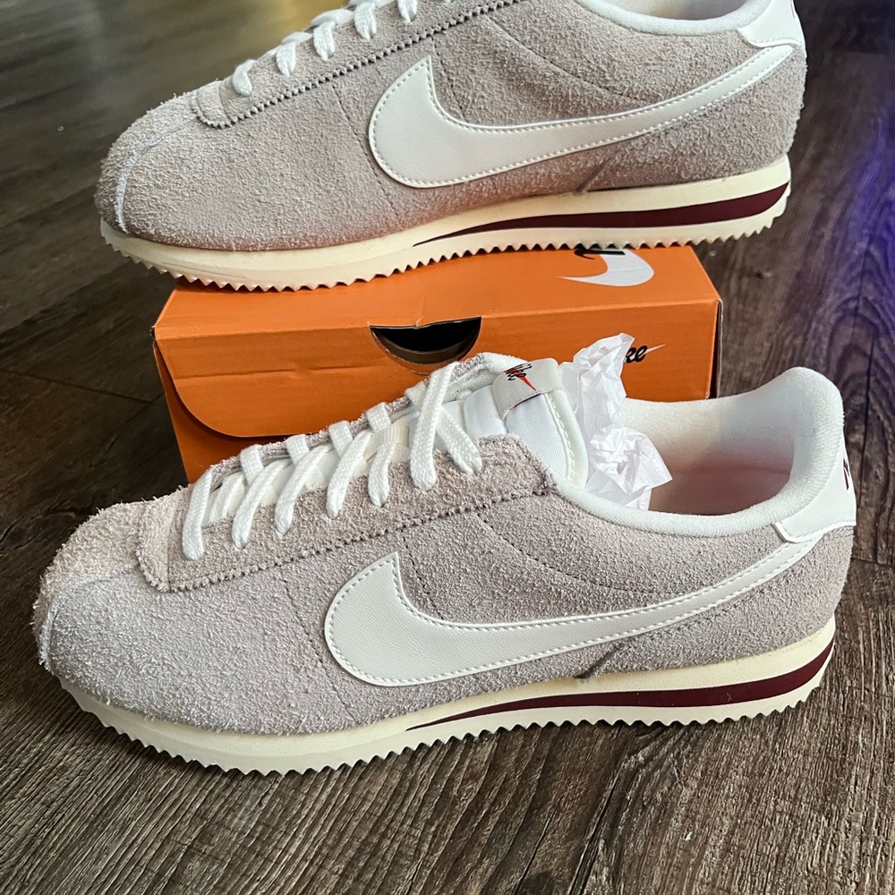 Nike Men’s Suede Retro Runner Sneakers - Light Pink/White